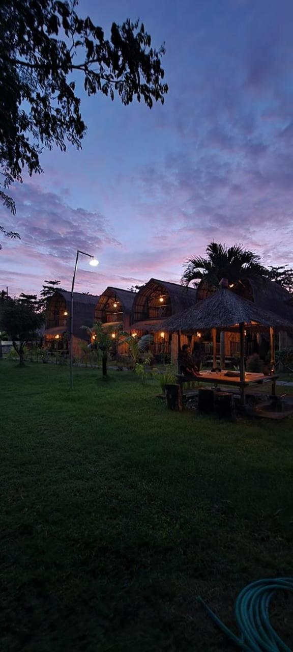 Mahkota Atia Bungallow Praya Esterno foto