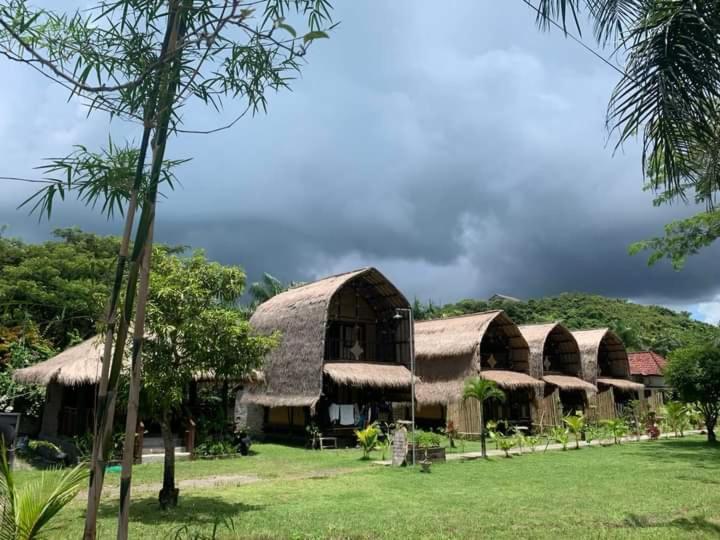 Mahkota Atia Bungallow Praya Esterno foto